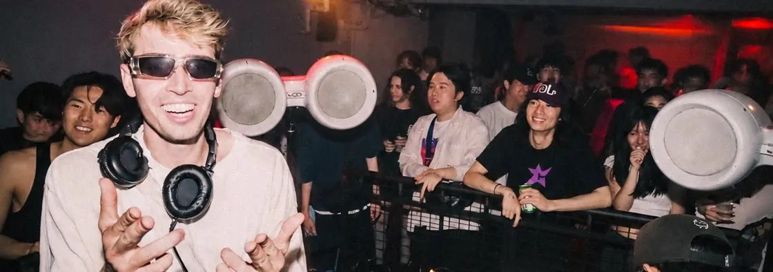 Circus Tokyo crowd