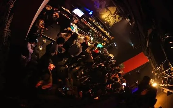 Saloon crowd